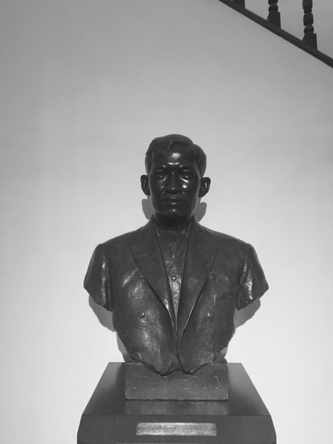 bust of jose rizal