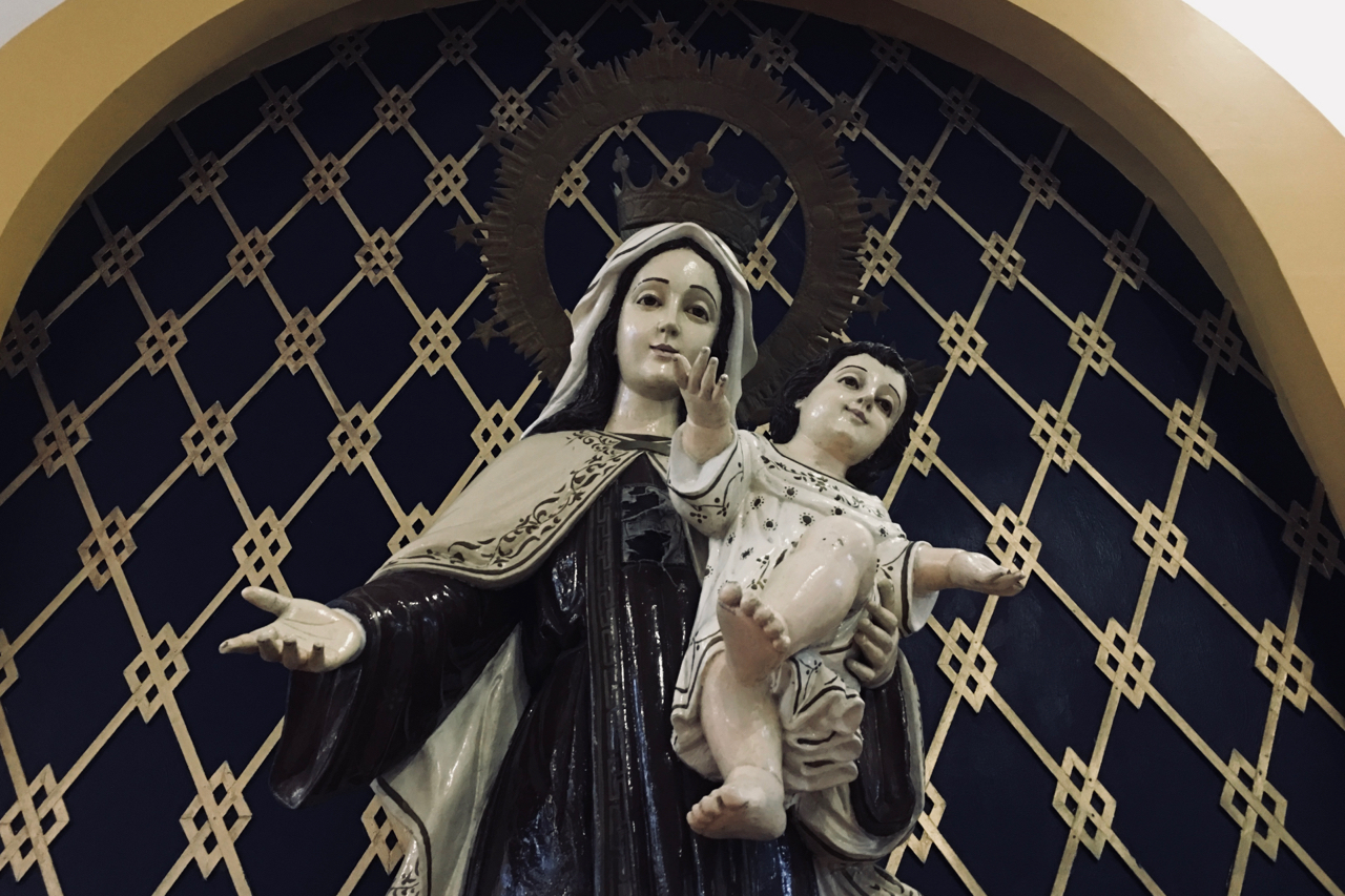 mother mary and baby jesus statue