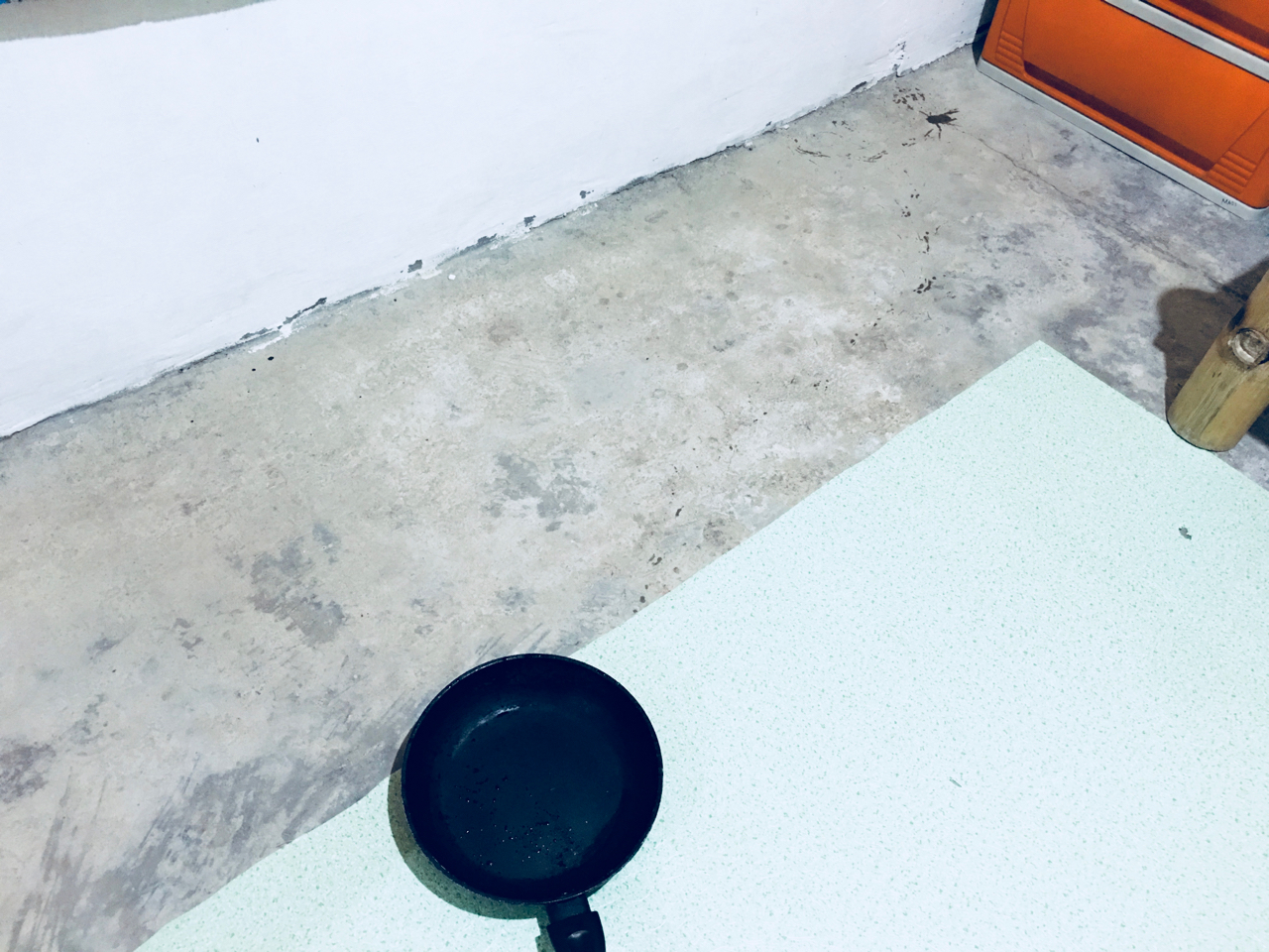 what's under the frying pan?